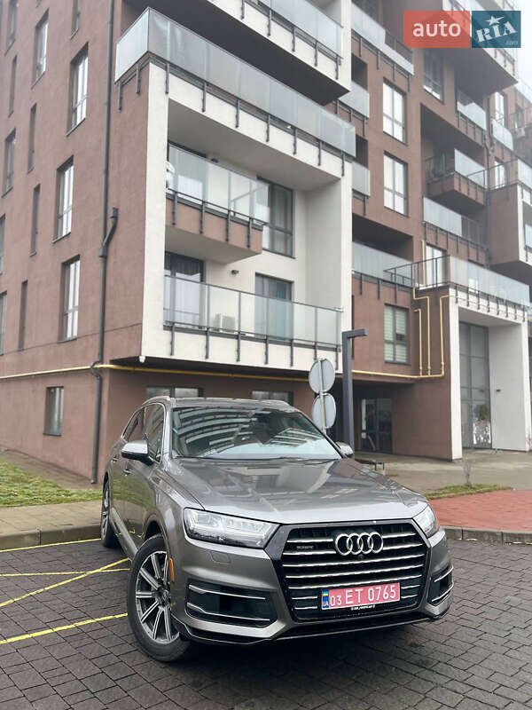 Позашляховик / Кросовер Audi Q7 2017 в 