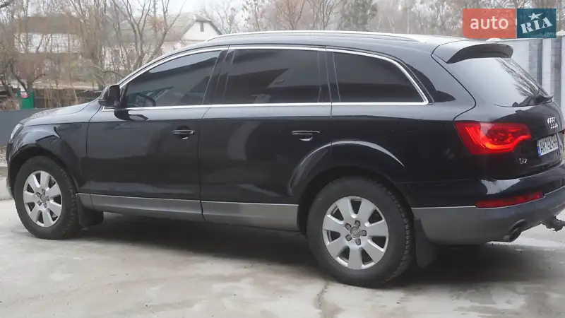 Внедорожник / Кроссовер Audi Q7 2010 в 