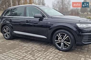 Внедорожник / Кроссовер Audi Q7 2016 в 