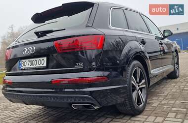 Внедорожник / Кроссовер Audi Q7 2016 в 