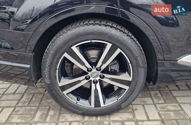 Внедорожник / Кроссовер Audi Q7 2016 в 