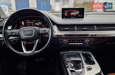 Внедорожник / Кроссовер Audi Q7 2016 в 
