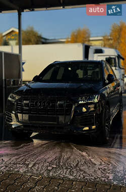 Внедорожник / Кроссовер Audi Q7 2021 в 