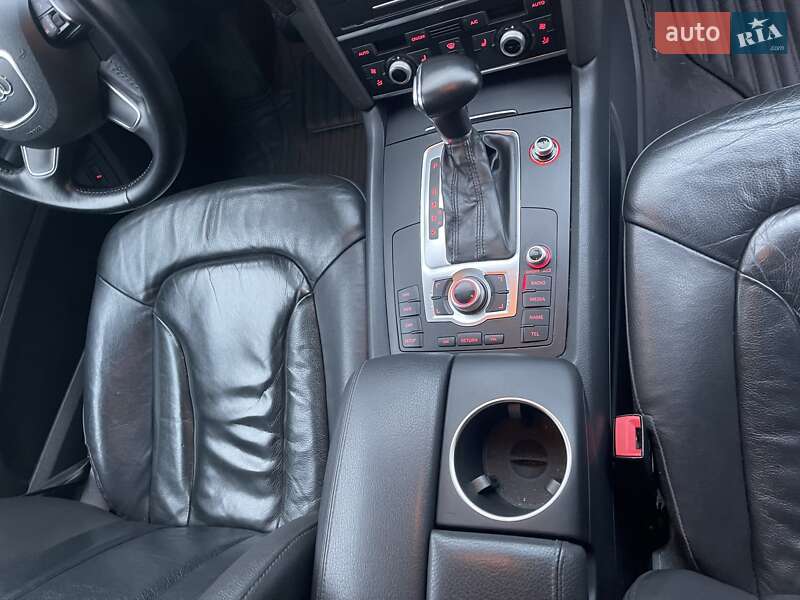 Внедорожник / Кроссовер Audi Q7 2013 в Измаиле