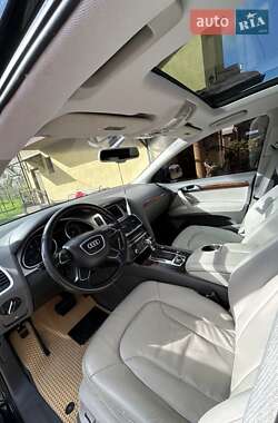Позашляховик / Кросовер Audi Q7 2012 в 