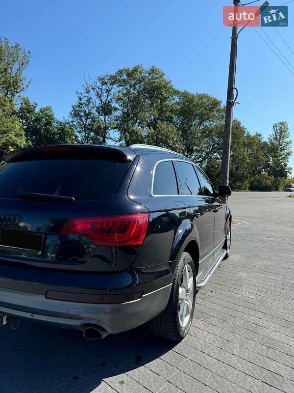 Внедорожник / Кроссовер Audi Q7 2012 в 
