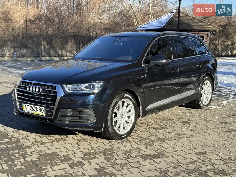 Позашляховик / Кросовер Audi Q7 2017 в 