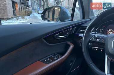 Позашляховик / Кросовер Audi Q7 2017 в 