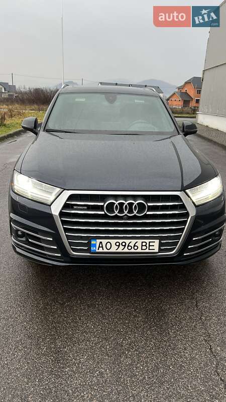 Внедорожник / Кроссовер Audi Q7 2017 в Хусте