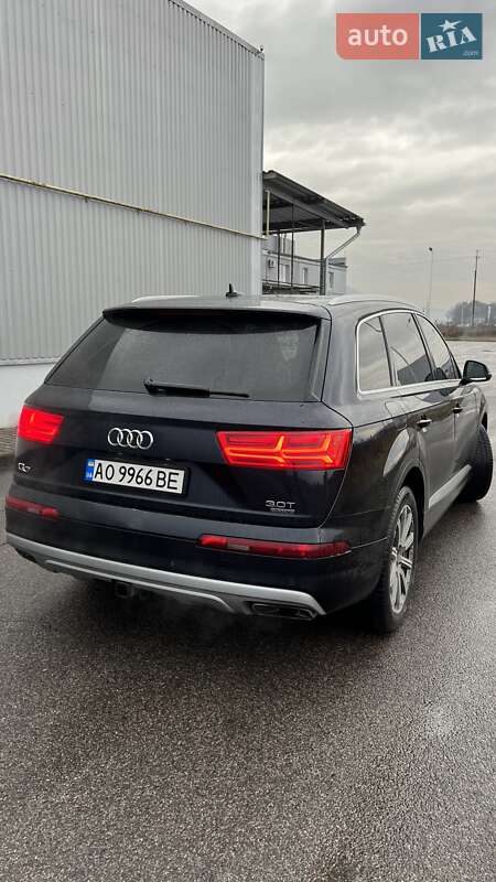 Внедорожник / Кроссовер Audi Q7 2017 в Хусте