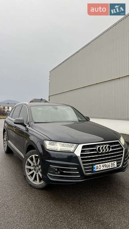 Внедорожник / Кроссовер Audi Q7 2017 в Хусте