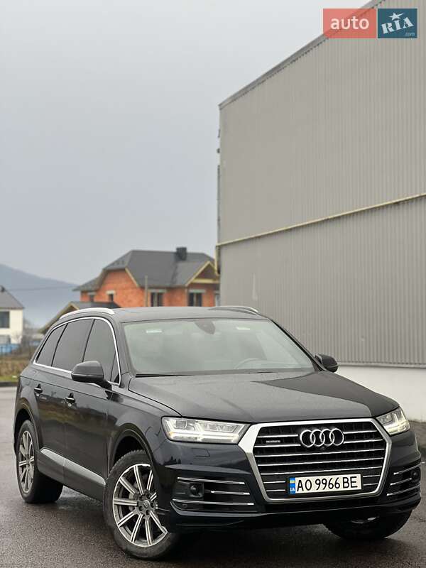 Внедорожник / Кроссовер Audi Q7 2017 в Хусте