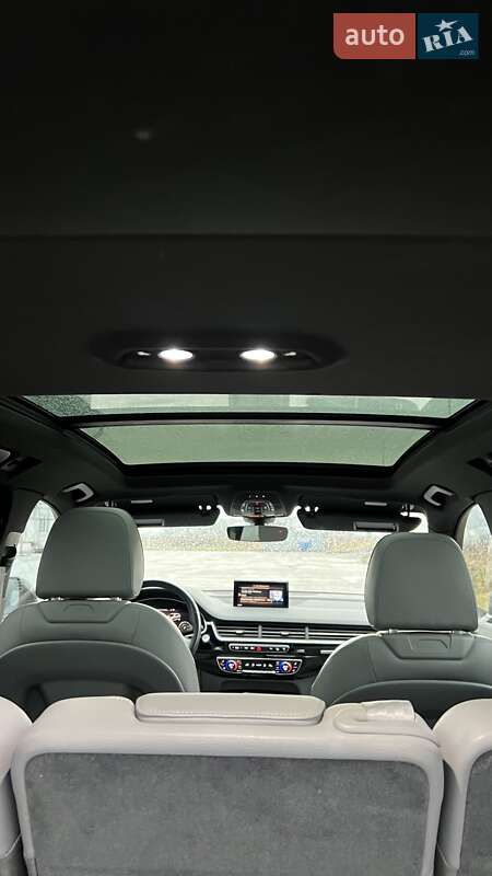 Внедорожник / Кроссовер Audi Q7 2017 в Хусте