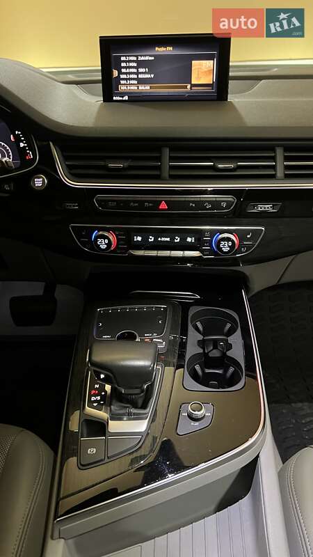 Внедорожник / Кроссовер Audi Q7 2017 в Хусте