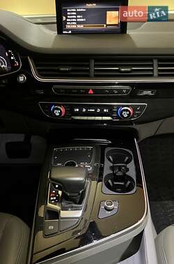 Внедорожник / Кроссовер Audi Q7 2017 в 