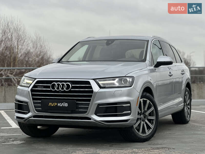 Внедорожник / Кроссовер Audi Q7 2017 в 