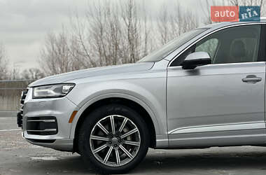 Внедорожник / Кроссовер Audi Q7 2017 в 