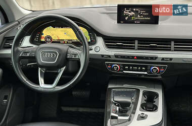 Внедорожник / Кроссовер Audi Q7 2017 в 