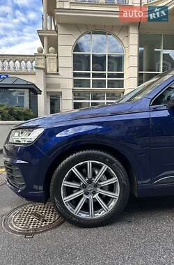 Внедорожник / Кроссовер Audi Q7 2018 в 