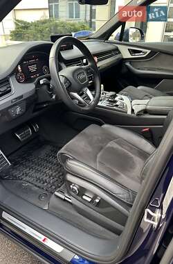 Внедорожник / Кроссовер Audi Q7 2018 в 