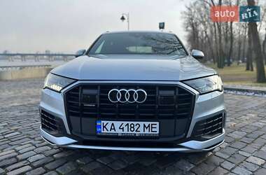Позашляховик / Кросовер Audi Q7 2021 в 