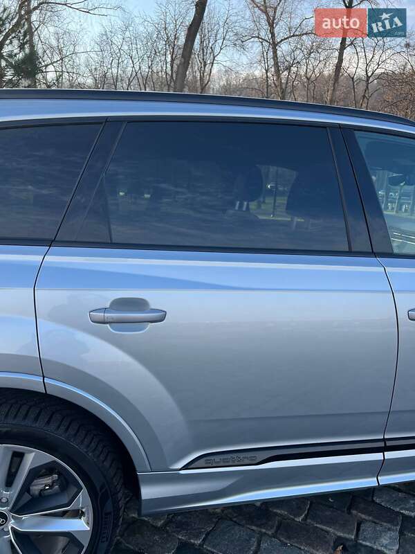 Внедорожник / Кроссовер Audi Q7 2021 в Киеве