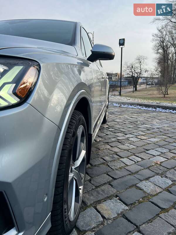 Внедорожник / Кроссовер Audi Q7 2021 в Киеве