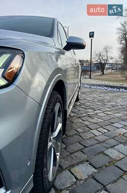 Позашляховик / Кросовер Audi Q7 2021 в 
