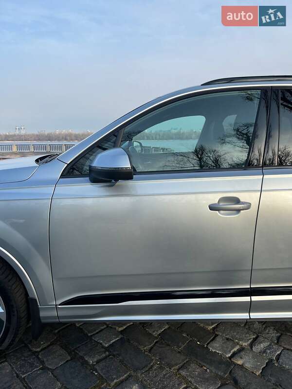 Внедорожник / Кроссовер Audi Q7 2021 в Киеве