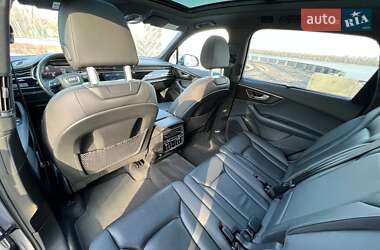 Позашляховик / Кросовер Audi Q7 2021 в 