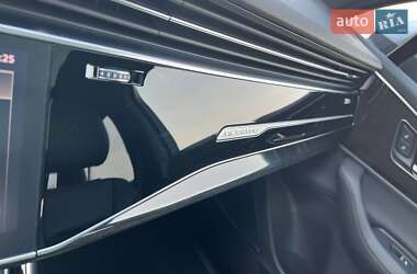 Позашляховик / Кросовер Audi Q7 2021 в 