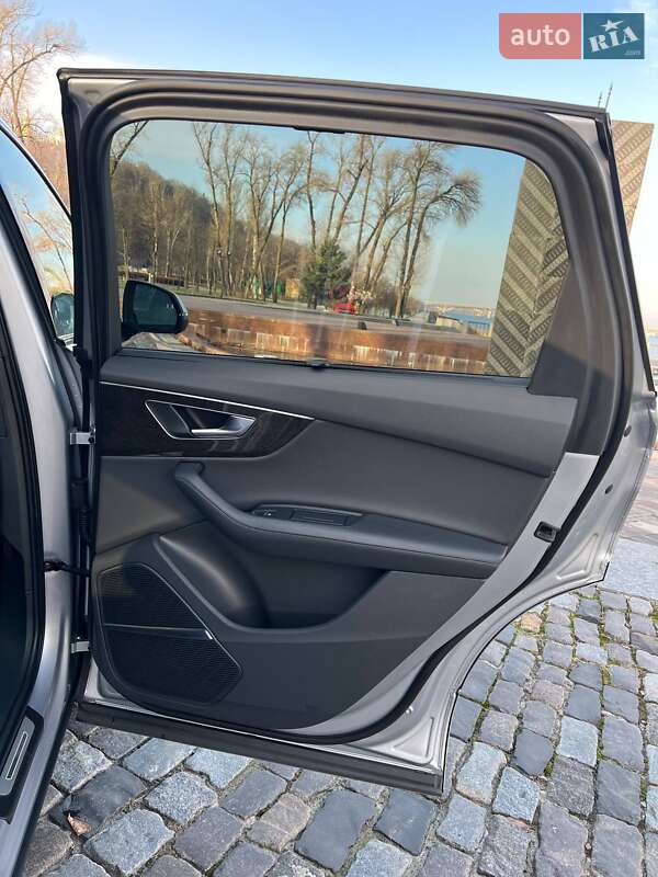 Внедорожник / Кроссовер Audi Q7 2021 в Киеве