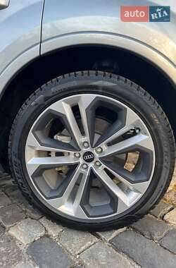Позашляховик / Кросовер Audi Q7 2021 в 