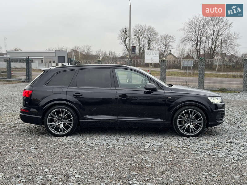 Позашляховик / Кросовер Audi Q7 2018 в Ужгороді