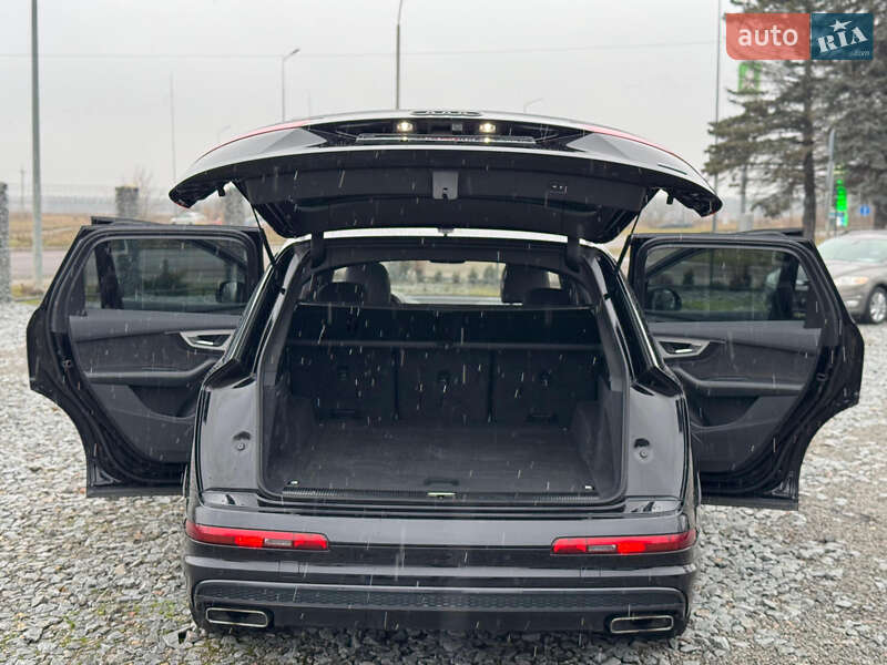 Позашляховик / Кросовер Audi Q7 2018 в Ужгороді