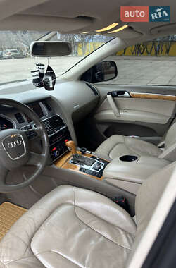 Позашляховик / Кросовер Audi Q7 2009 в 