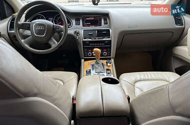 Позашляховик / Кросовер Audi Q7 2009 в 