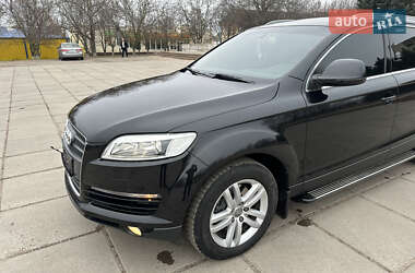 Позашляховик / Кросовер Audi Q7 2009 в 