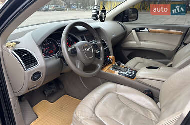 Позашляховик / Кросовер Audi Q7 2009 в 
