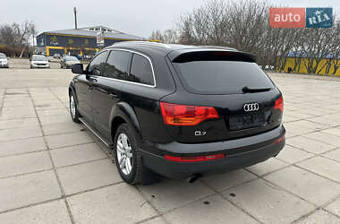 Позашляховик / Кросовер Audi Q7 2009 в 
