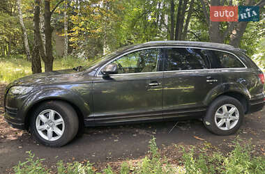 Внедорожник / Кроссовер Audi Q7 2010 в 