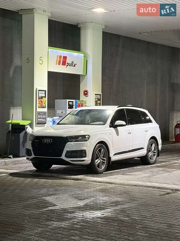 Позашляховик / Кросовер Audi Q7 2017 в Миколаївському