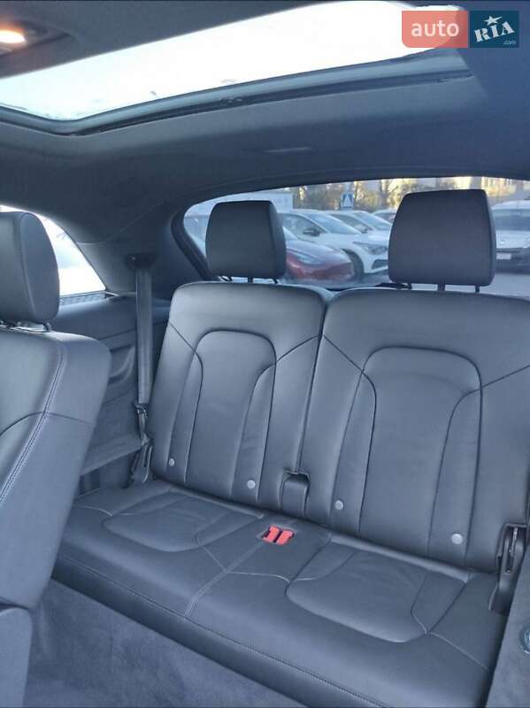 Позашляховик / Кросовер Audi Q7 2015 в Ужгороді