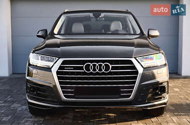 Позашляховик / Кросовер Audi Q7 2018 в 
