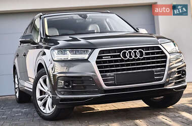 Позашляховик / Кросовер Audi Q7 2018 в 