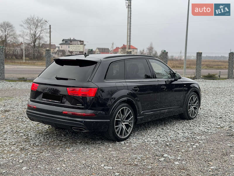 Позашляховик / Кросовер Audi Q7 2018 в Ужгороді