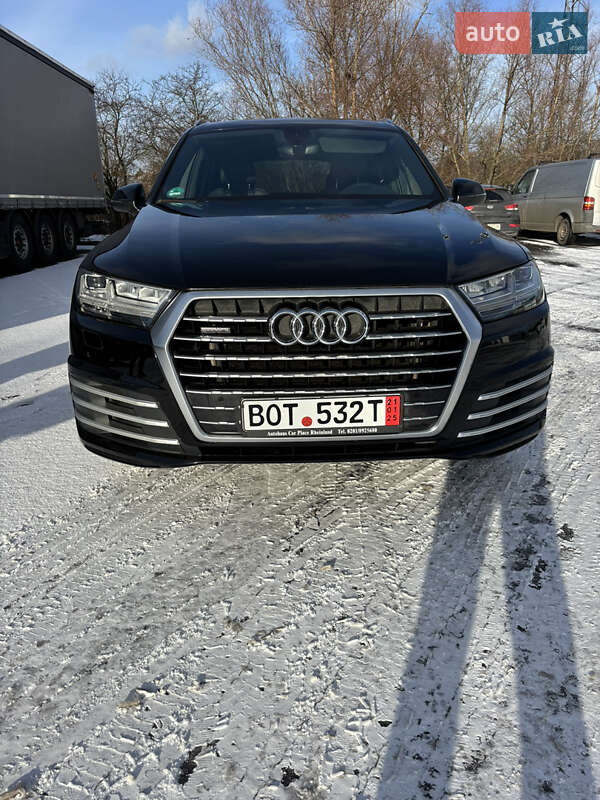Позашляховик / Кросовер Audi Q7 2018 в Лубнах