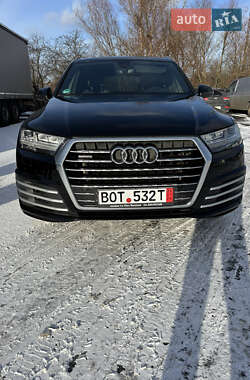 Внедорожник / Кроссовер Audi Q7 2018 в 