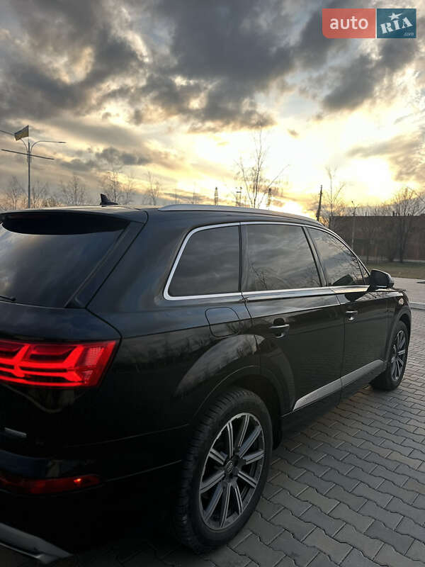 Позашляховик / Кросовер Audi Q7 2017 в Києві