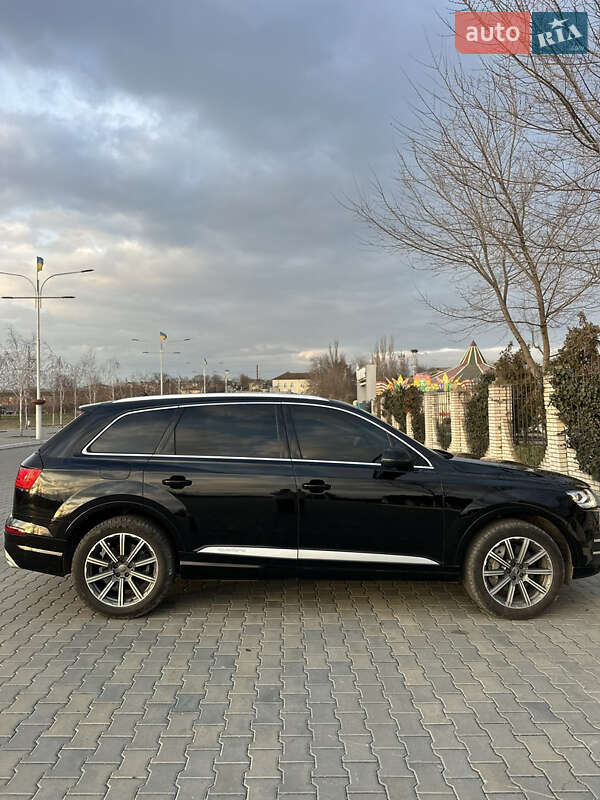 Позашляховик / Кросовер Audi Q7 2017 в Києві